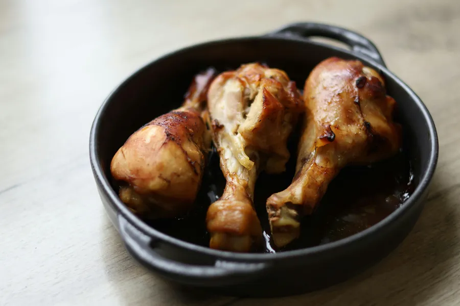 Muslos de pollo al horno con limón y ajo: perfectos para congelar